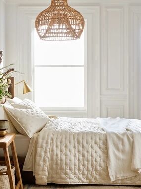 Luxury Full/Queen Ivory Bamboo Dream Quilt - Retail $154